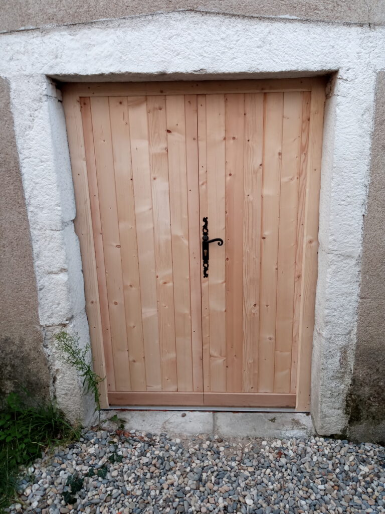 590